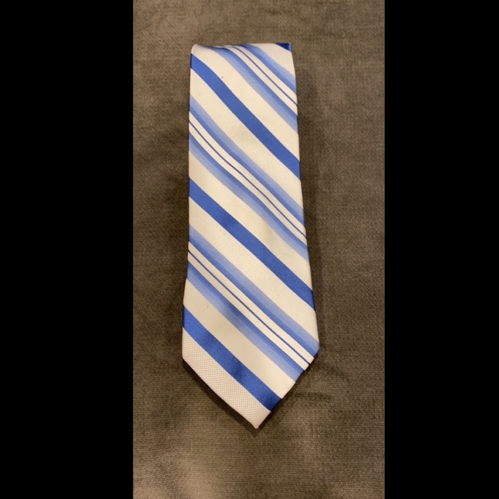 Stafford men’s silk tie.